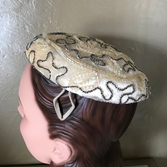 ELEGANT 1950s\' OFF WHITE SATIN BEADED JULIET CAP main image 4